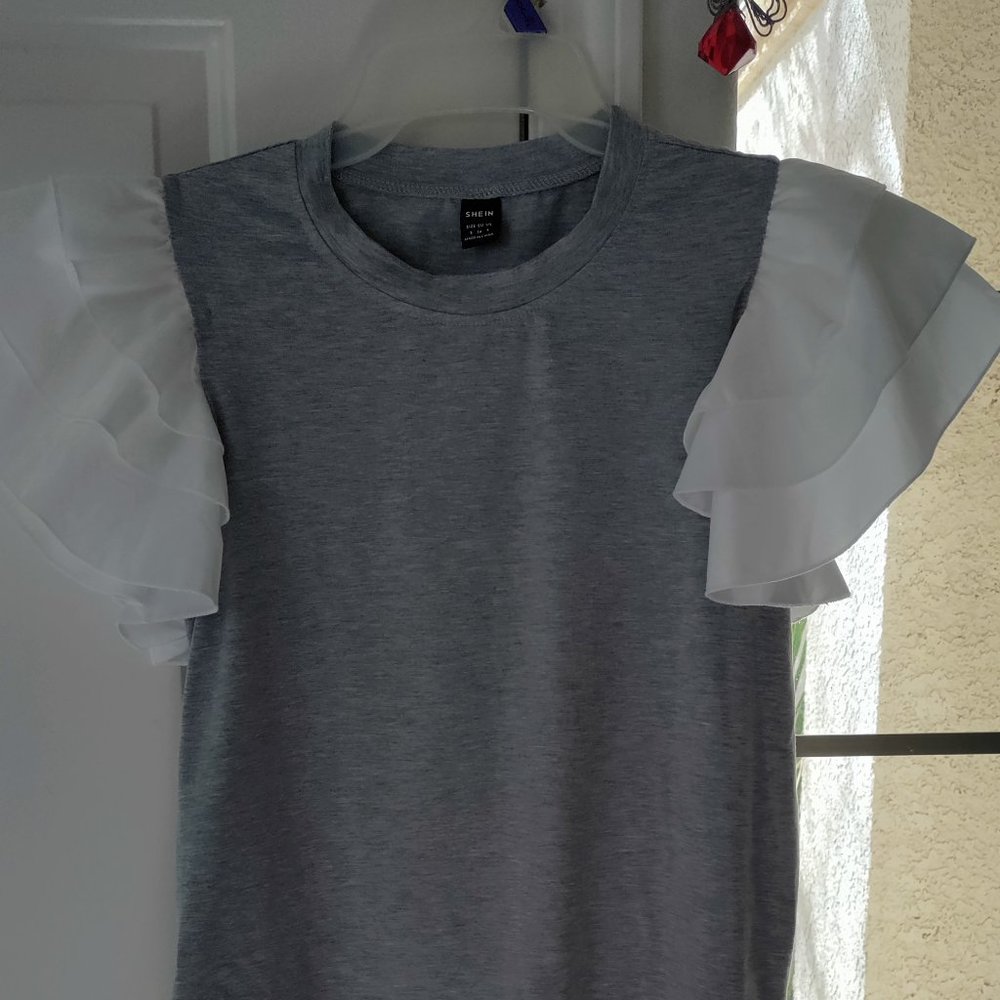 SHEIN Young girls top  Size Small or Size 4